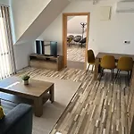 Apartament Kehida Relax Apartmanhaz Kehidakustány